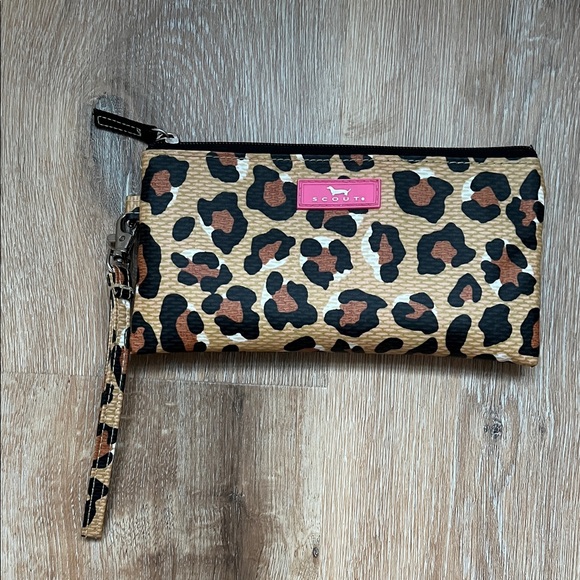 Scout Handbags - Scout ⭐️ Wild Leopard Print Wristlet Clutch